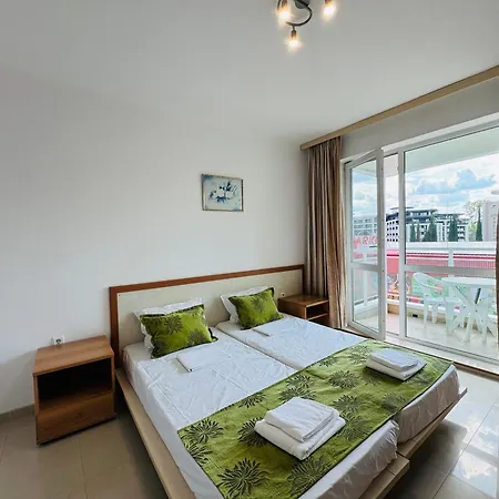 Sunny House 202 One Bedroom Апартамент