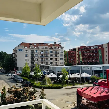 Sunny House 202 One Bedroom Апартамент