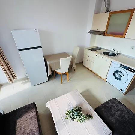 Апартамент Sunny House 202 One Bedroom