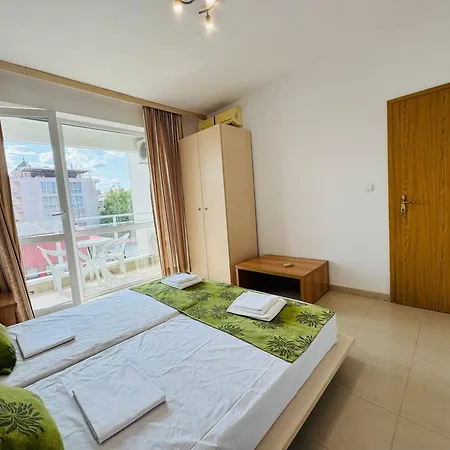 Sunny House 202 One Bedroom Апартамент