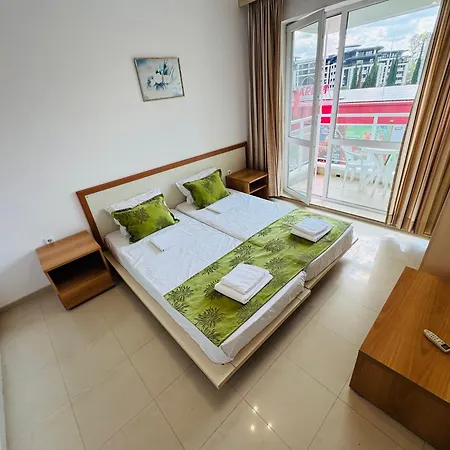 Sunny House 202 One Bedroom Апартамент